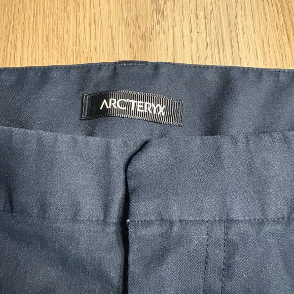 Arc’teryx A2B Chino Shorts navy blue 38 " waist XL 11" inseam - Picture 7 of 10